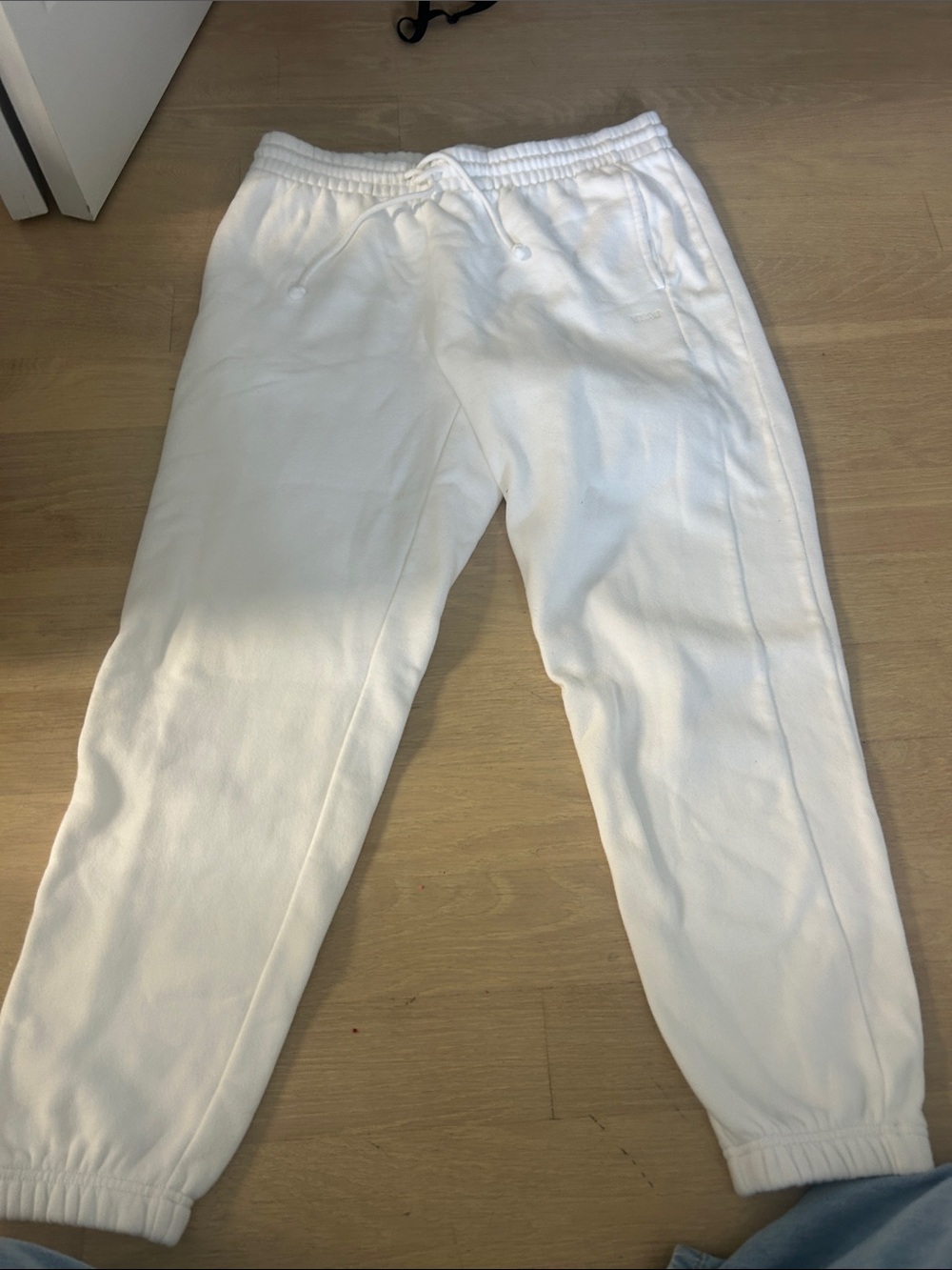 women’s aritzia tna white sweatpants size large